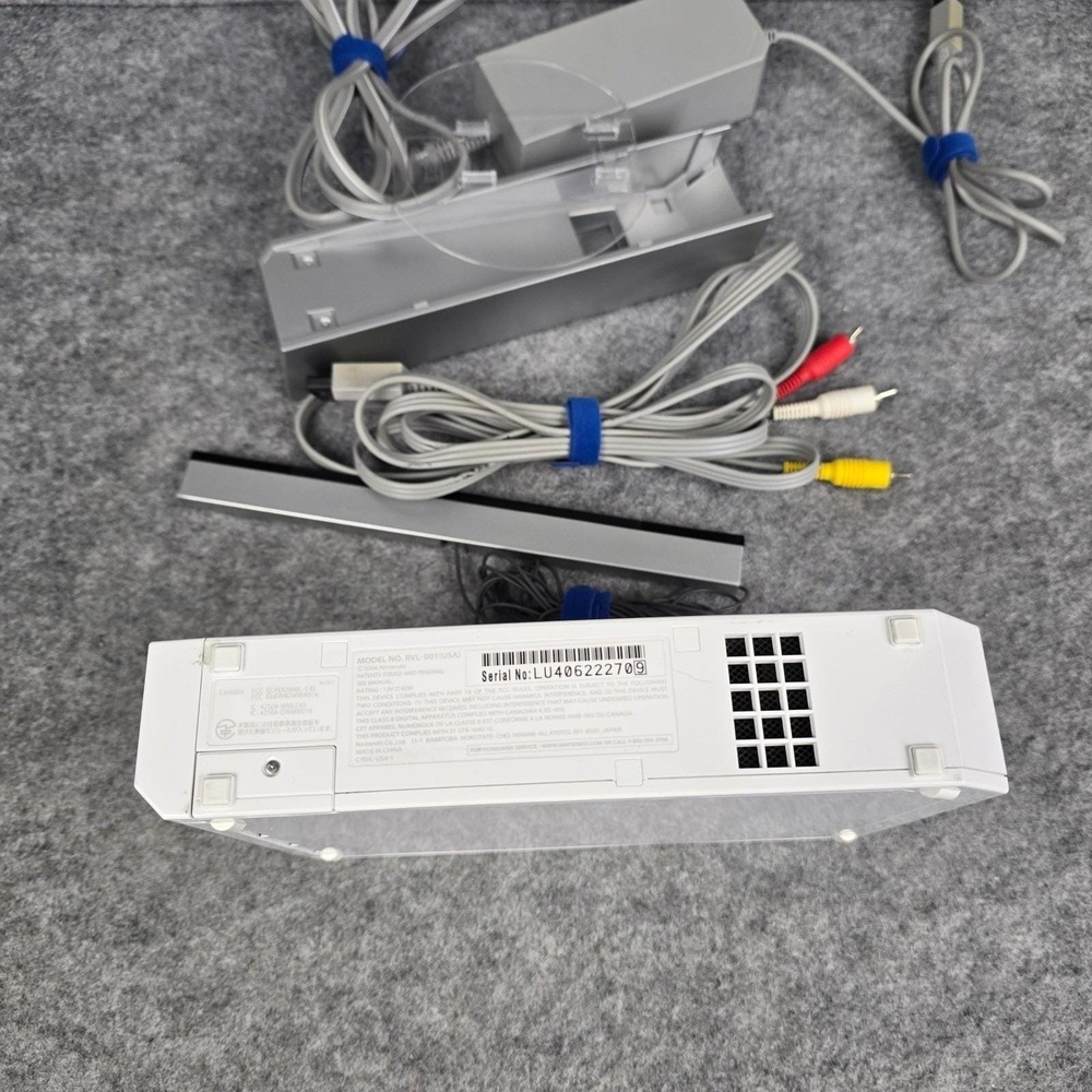 Nintendo Wii Console White RVL-001 GameCube Compatible Bundle Cables Sensor Bar - Picture 9 of 13